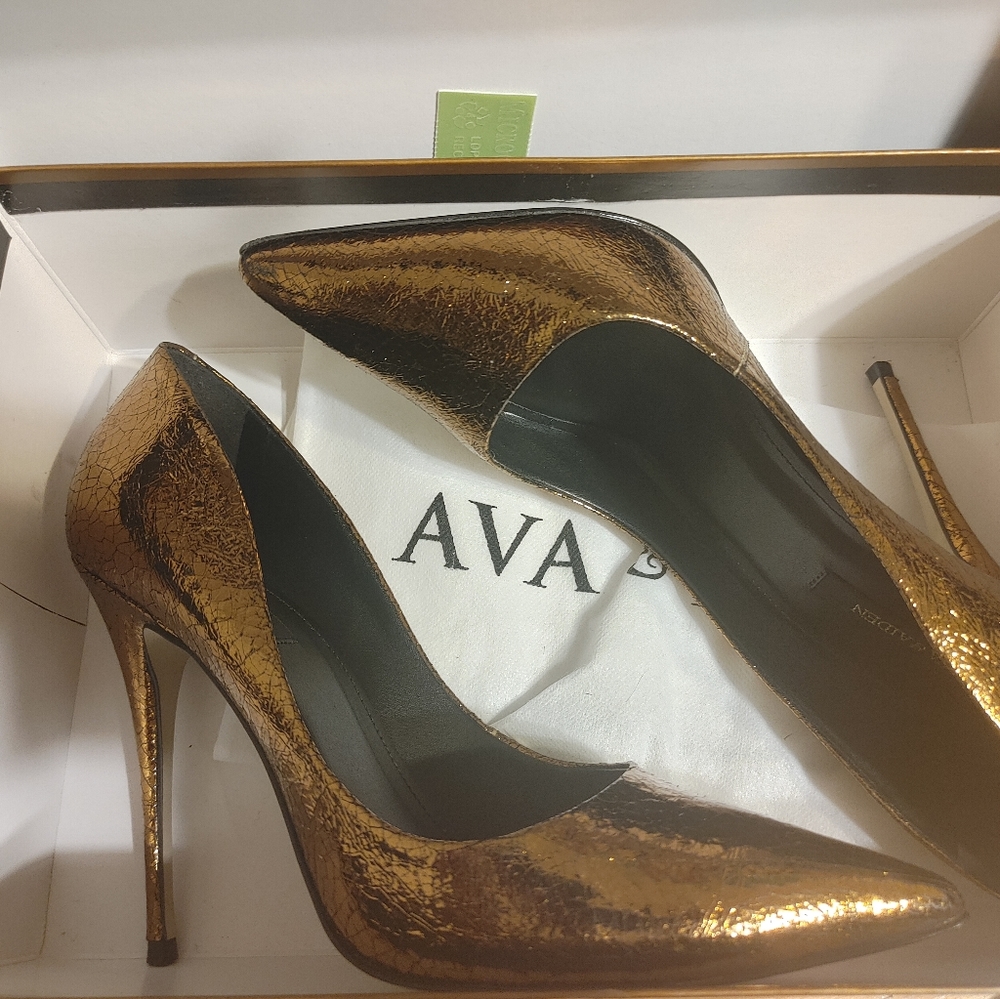 Bronze pumps